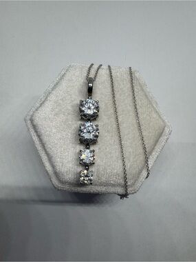 925 Sterling Silver Cubic Zirconia Pendant Necklace 18 Inch